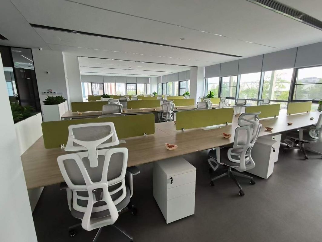 높이를 조절할 수 있는 Ergo Executive 격자선 오피스 의자